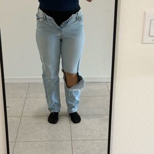 Light Wash Jeans with Hole